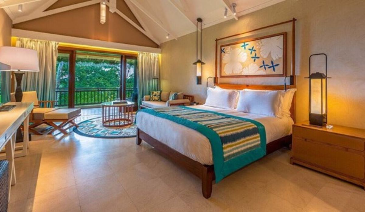constance-lemuria-ocean-blue-seychelles-img