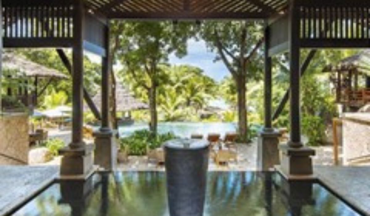 constance-lemuria-ocean-blue-seychelles-img