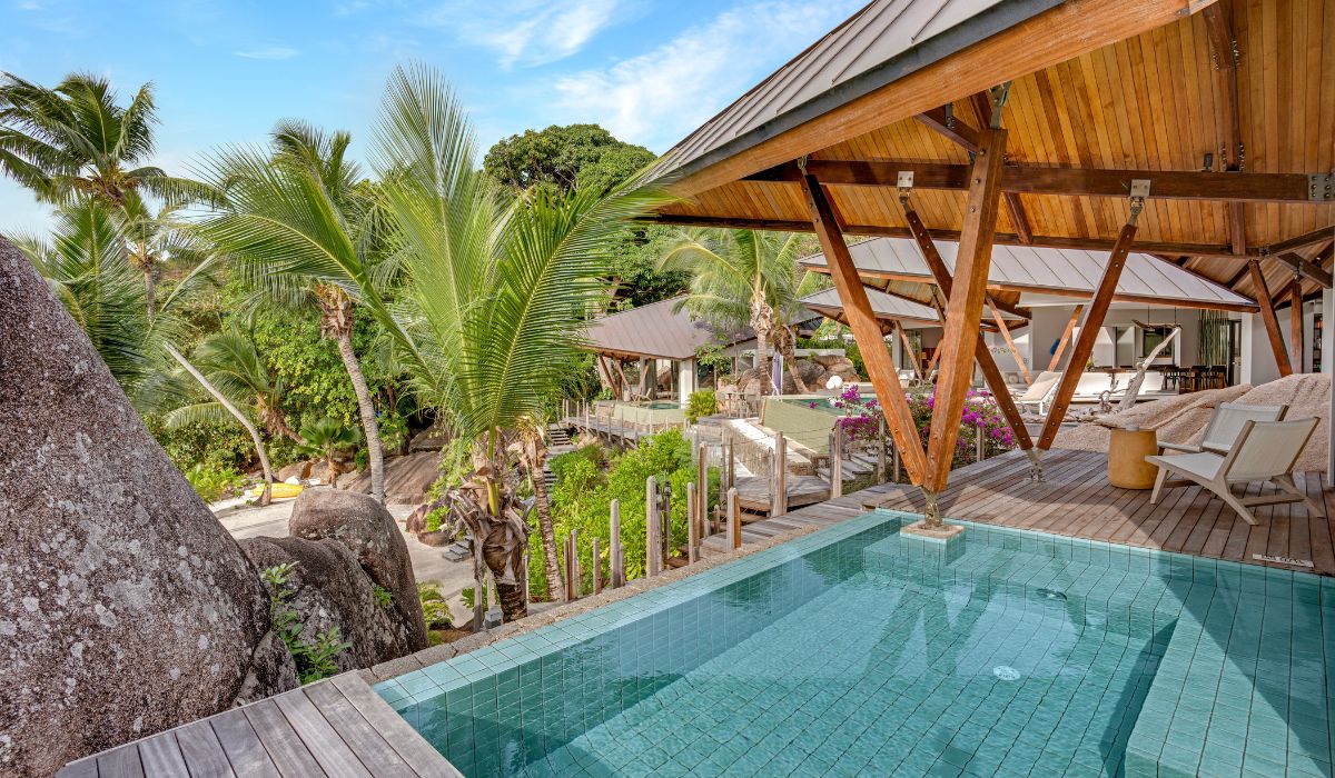 deckenia-ocean-blue-seychelles-img