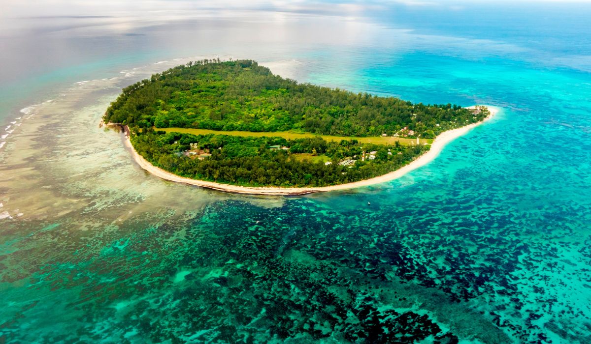 denis-island-ocean-blue-seychelles-img