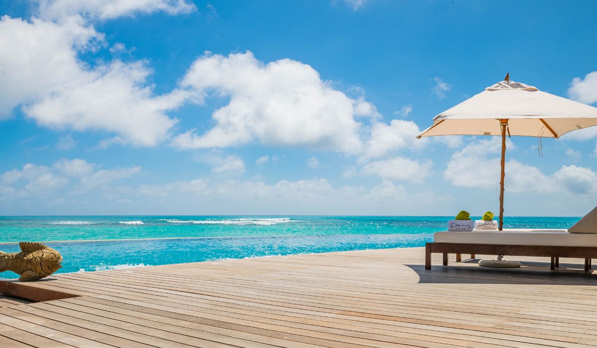denis-island-ocean-blue-seychelles-img