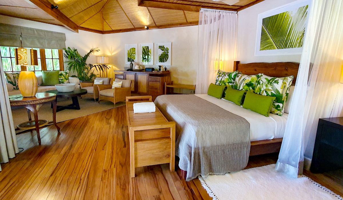 denis-island-ocean-blue-seychelles-img