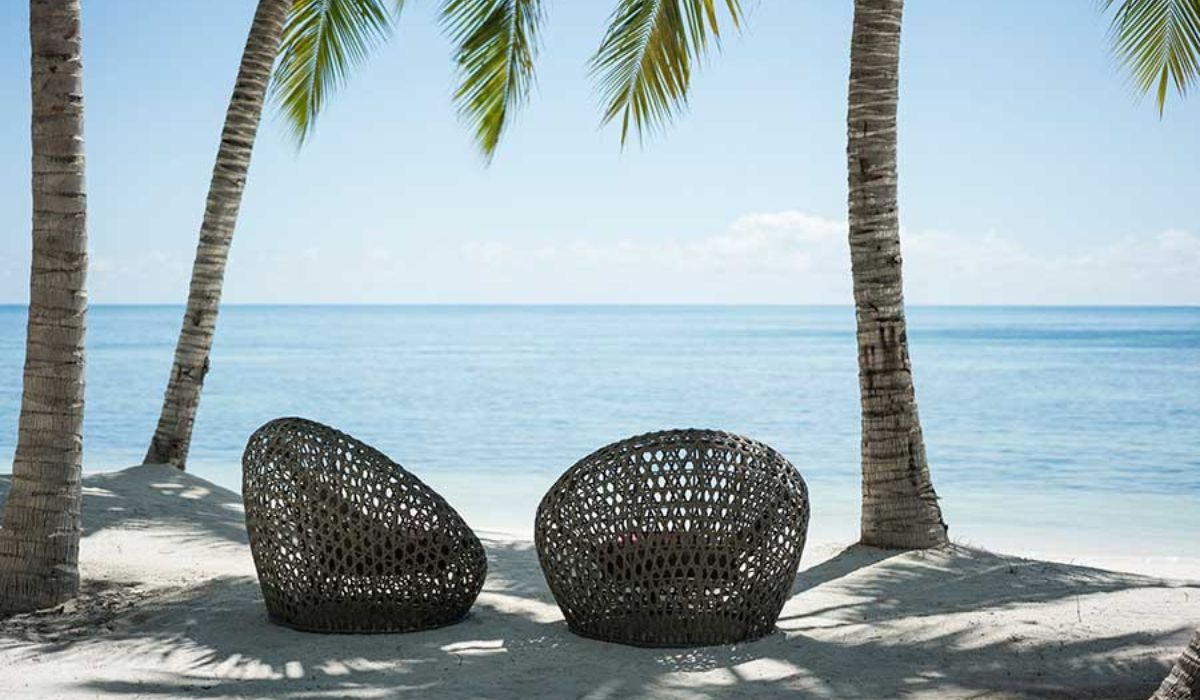 four-seasons-desroches-island-ocean-blue-seychelles-img