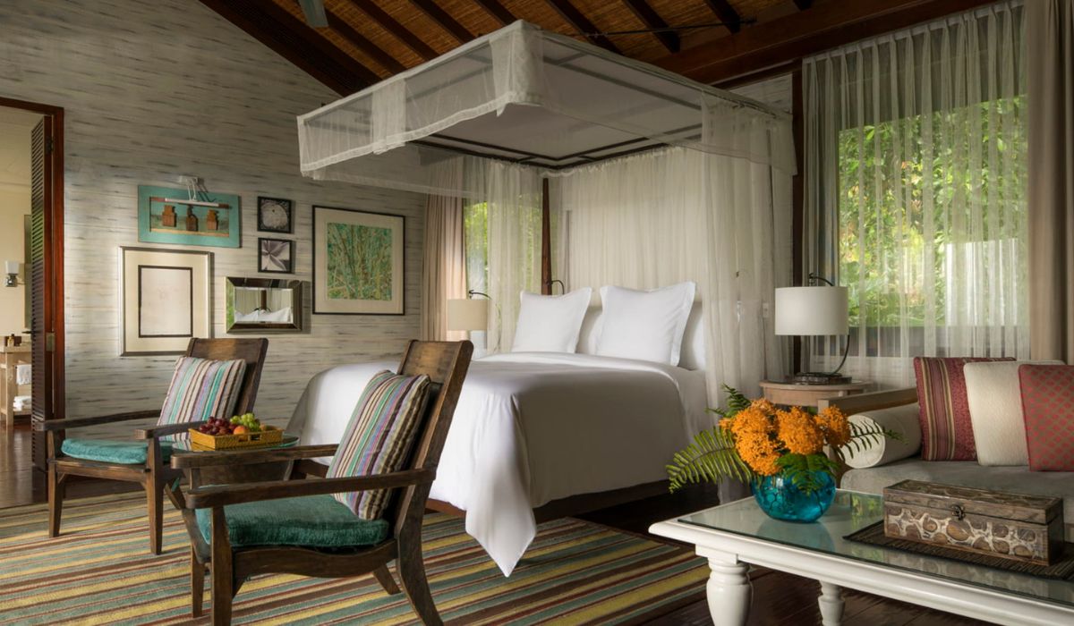 four-seasons-mahe-ocean-blue-seychelles-img