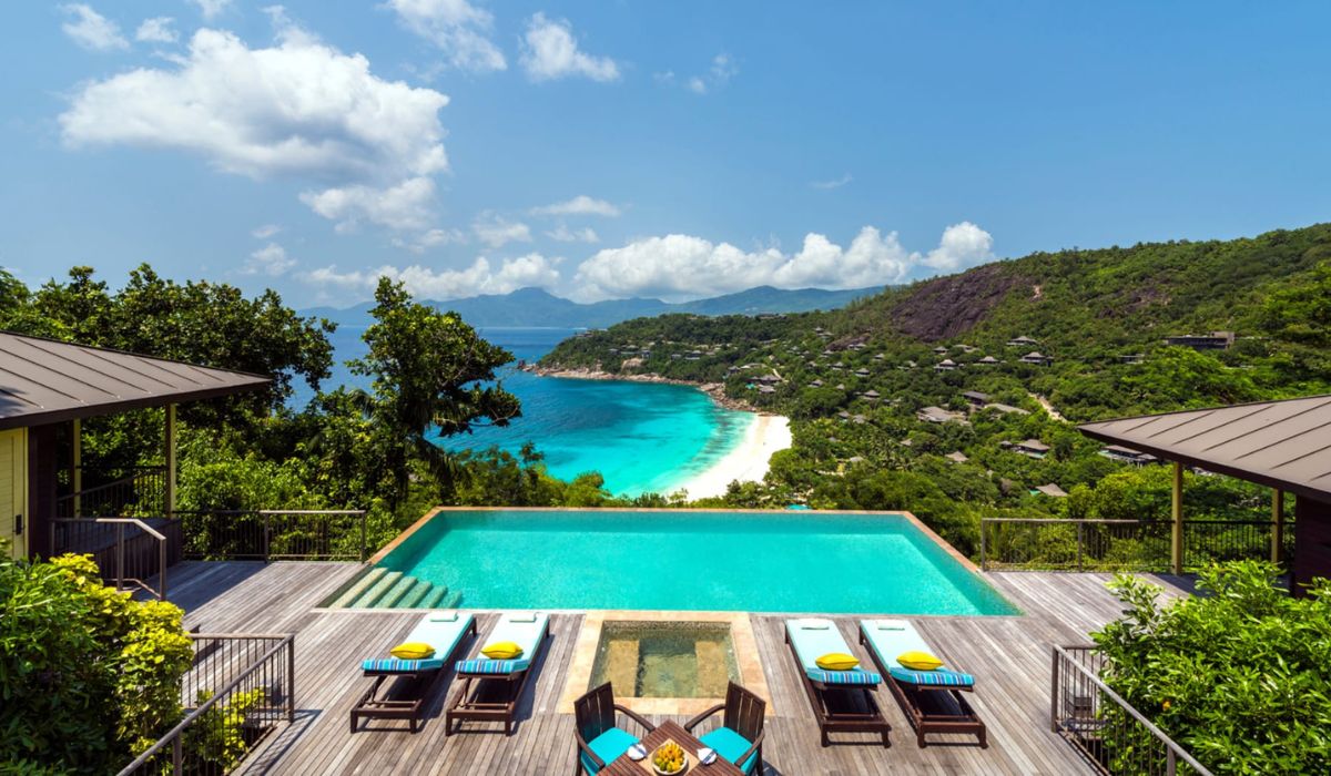 four-seasons-mahe-ocean-blue-seychelles-img