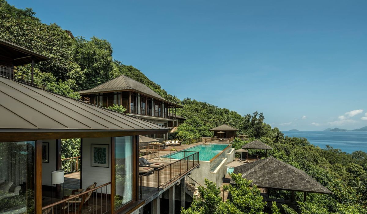 four-seasons-mahe-ocean-blue-seychelles-img