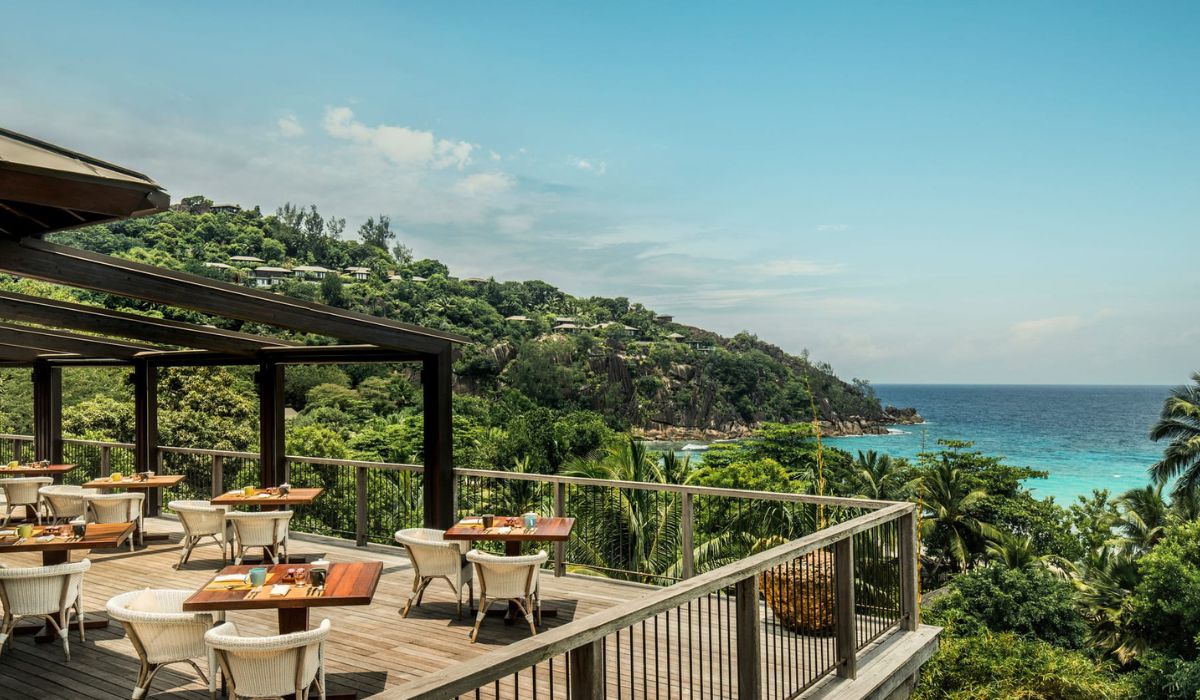 four-seasons-mahe-ocean-blue-seychelles-img