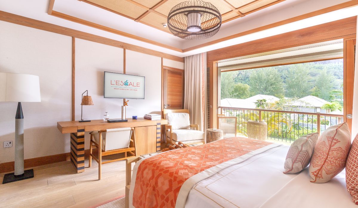 lescale-resort-marina-spa-ocean-blue-seychelles-img