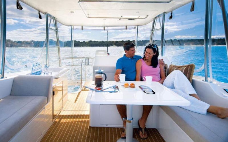 luxury-boat-transfer-ocean-blue-seychelles