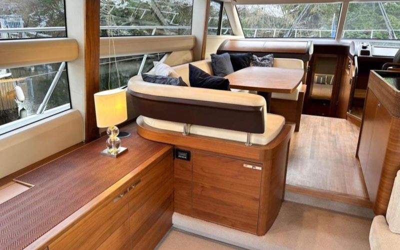 luxury-boat-transfer-ocean-blue-seychelles