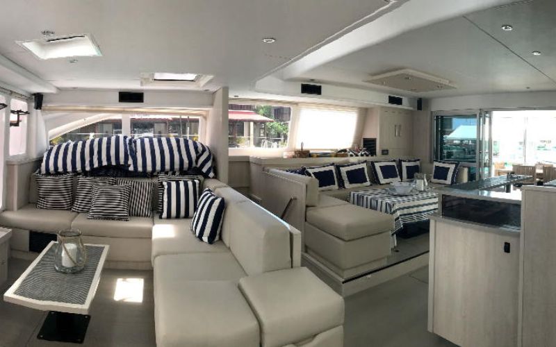 luxury-boat-transfer-ocean-blue-seychelles