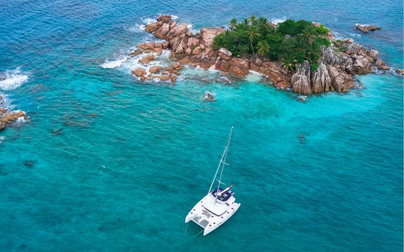 luxury-boat-transfer-ocean-blue-seychelles-sec2-img-new