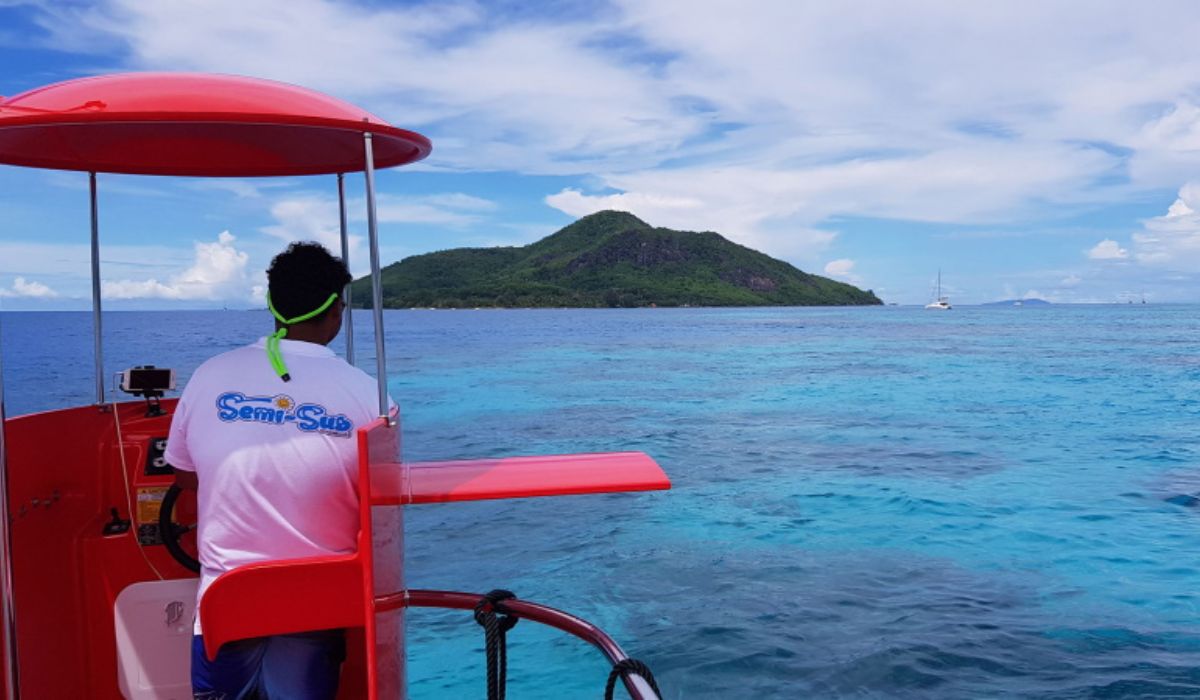 semi-sub-seychelles-ocean-blue-img