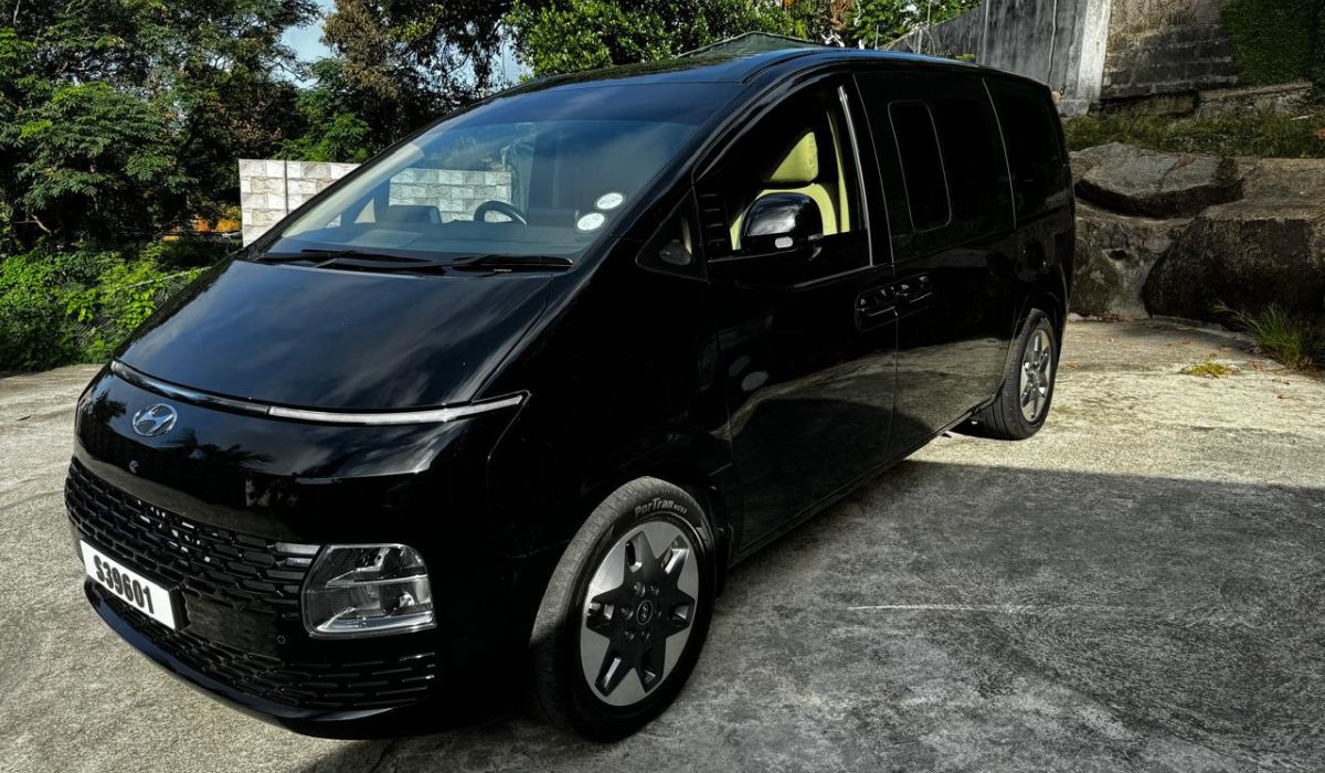 airport-hotel-transfers-in-seychelles-ocean-blue-seychelles-car-img