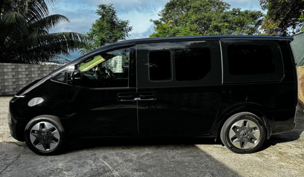 airport-hotel-transfers-in-seychelles-ocean-blue-seychelles-car-img