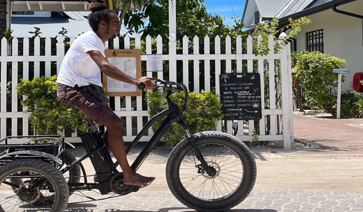 day-trip-praslin-la-digue-ocean-blue-seychelles-img