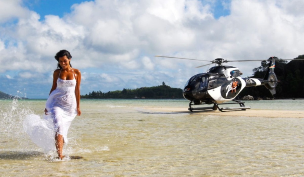 helicopter-private-plane-transfers-ocean-blue-seychelles-img
