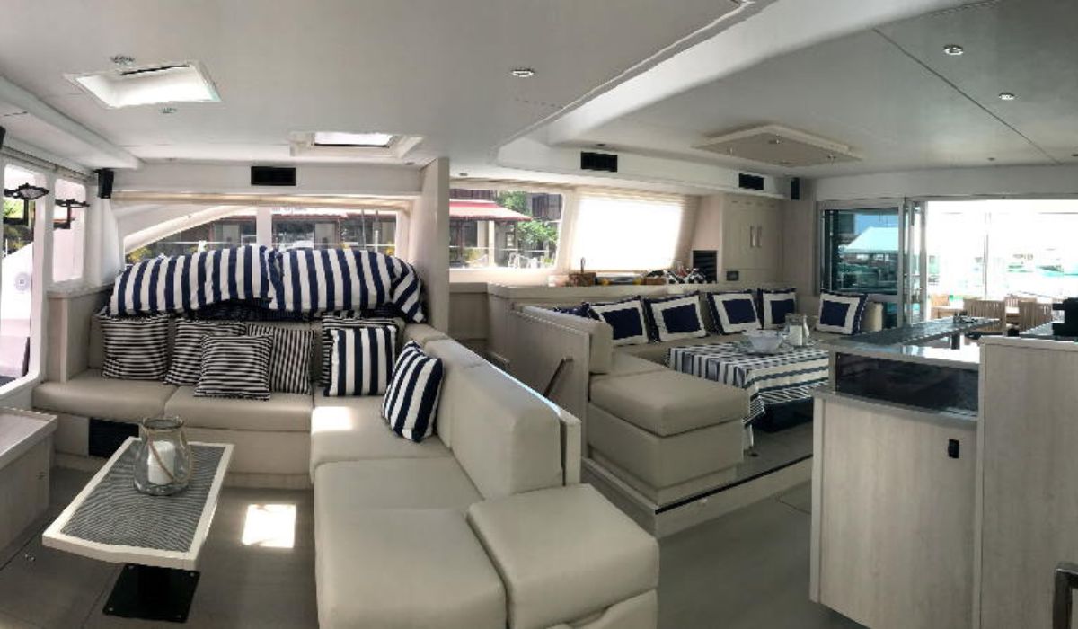 luxury-boat-transfers-ocean-blue-seychelles