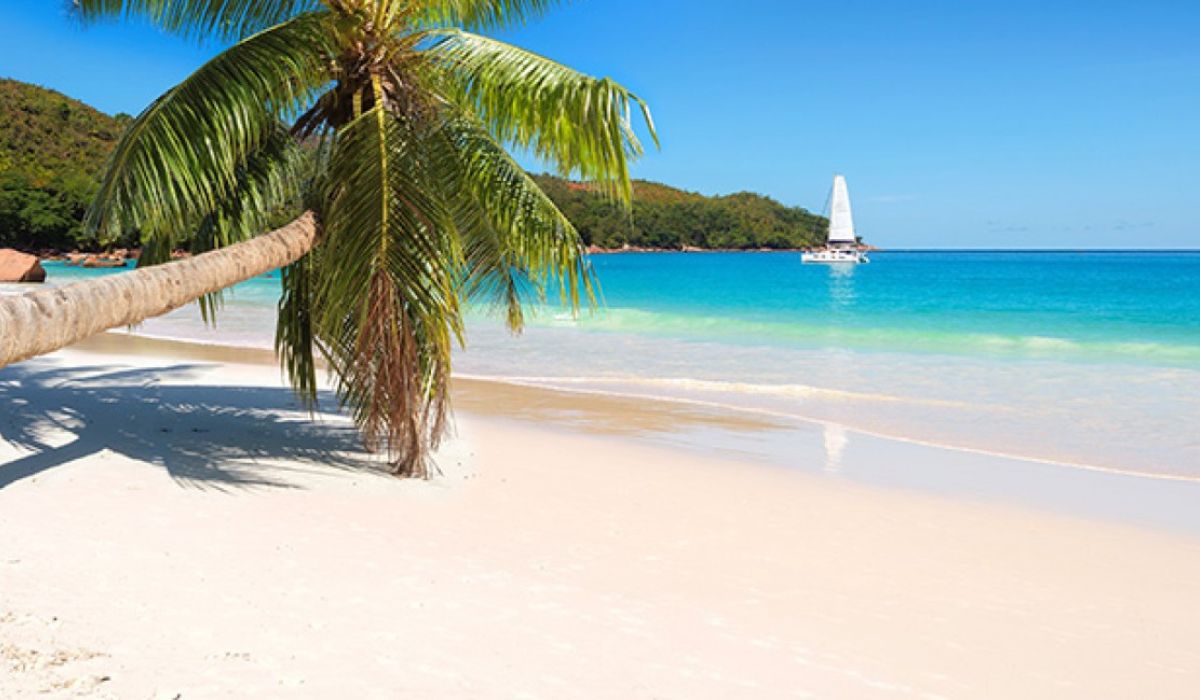 praslin-island-tour-ocean-blue-seychelles-img