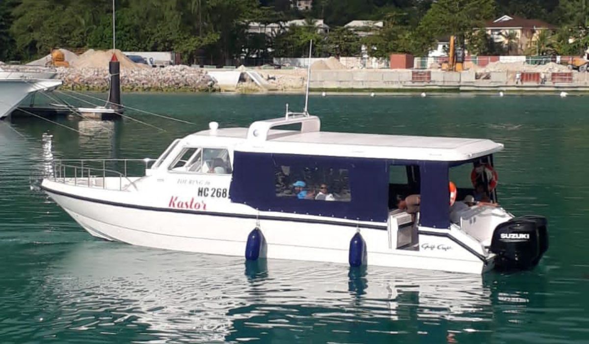 private-boat-transfers-ocean-blue-seychelles-boat-img