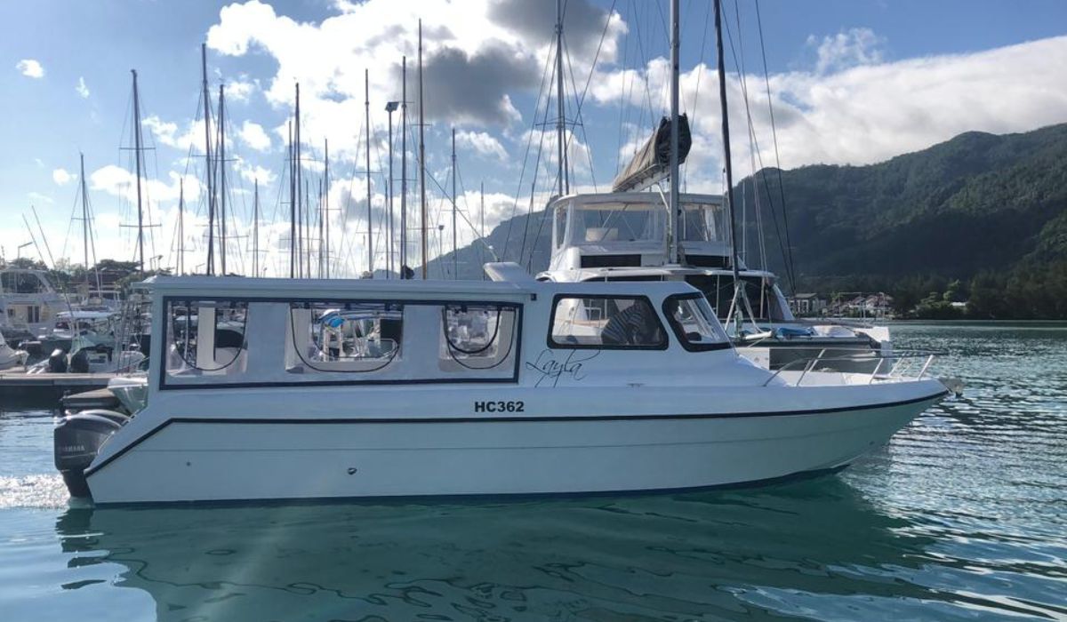 private-boat-transfers-ocean-blue-seychelles-boat-img