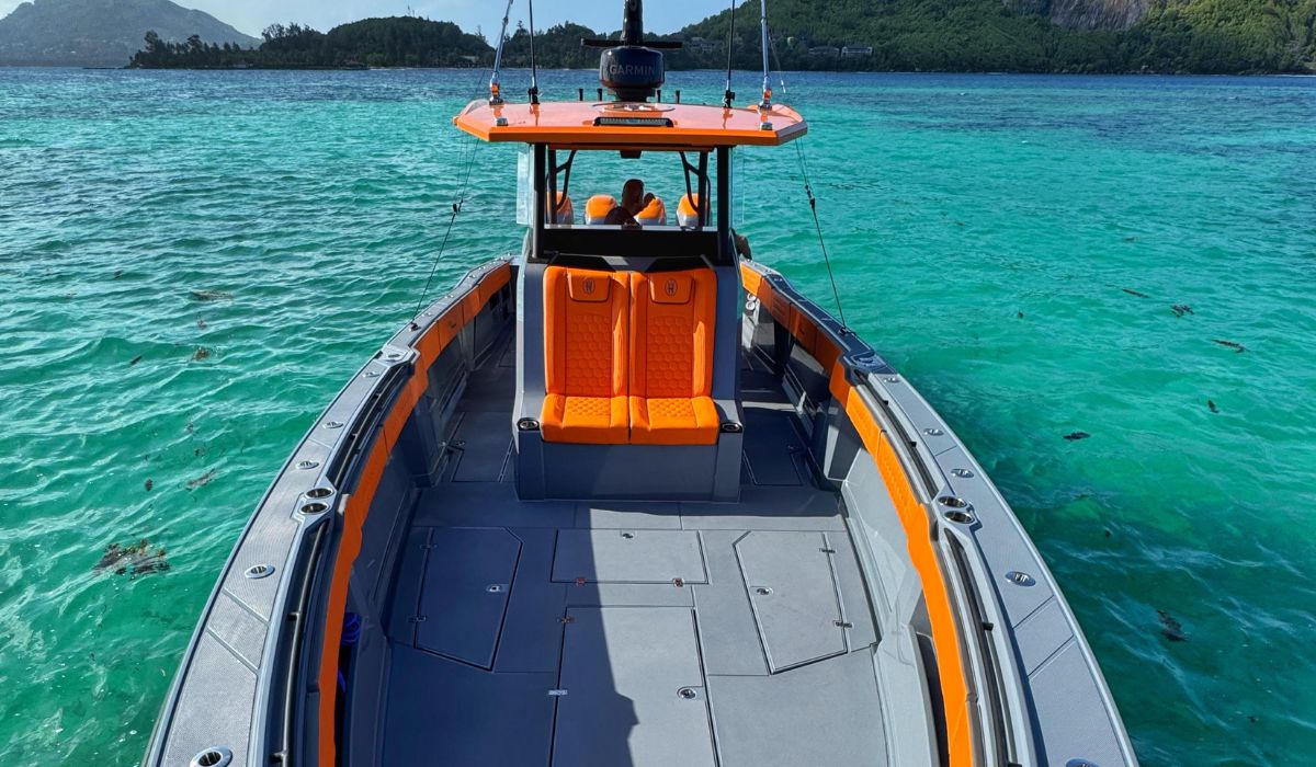 private-boat-transfers-ocean-blue-seychelles-boat-img