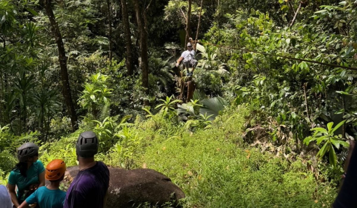 zip-lining-ocean-blue-seychelles-img