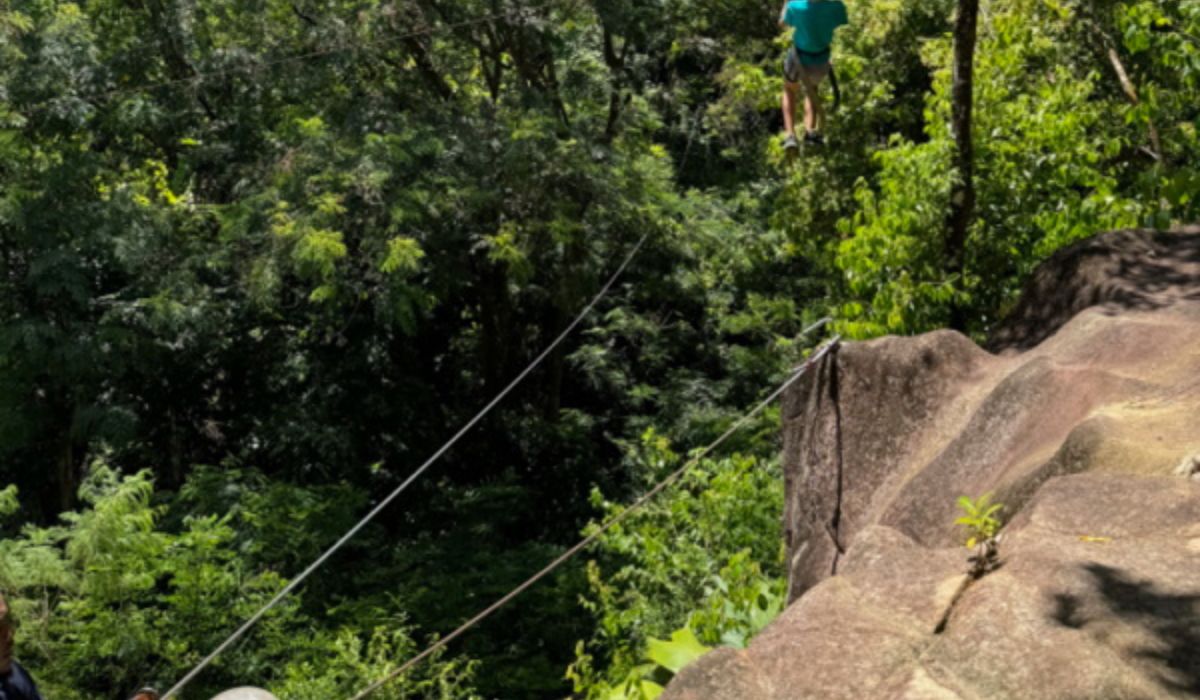 zip-lining-ocean-blue-seychelles-img