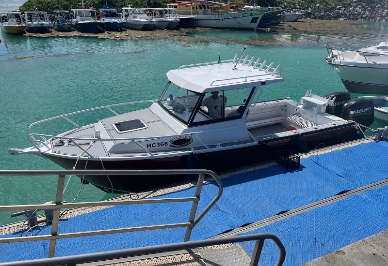 private-boat-transfers-ocean-blue-seychelles-boat-img