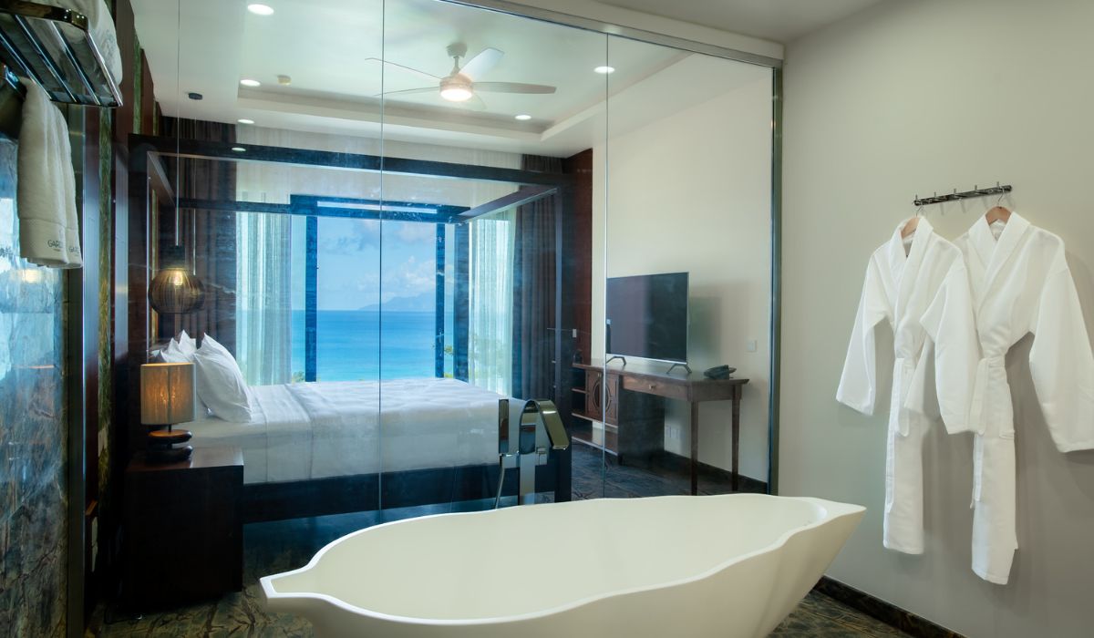 garden-hill-resort-and-spa-ocean-blue-seychelles